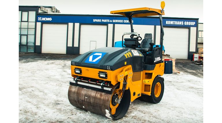 XMR403VT-rear-left Дорожный каток XCMG XMR403VT